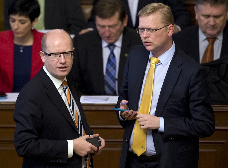 Předsedové pravděpodobných koaličních stran: Bohuslav Sobotka (vlevo, ČSSD) a Pavel Bělobrádek (KDU-ČSL). Předsedové pravděpodobných koaličních stran: Bohuslav Sobotka (vlevo, ČSSD) a Pavel Bělobrádek (KDU-ČSL).