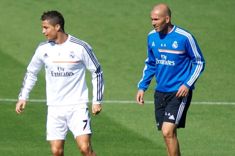 Cristiano Ronaldo (vlevo) a Zinedine Zidane. Cristiano Ronaldo (vlevo) a Zinedine Zidane.