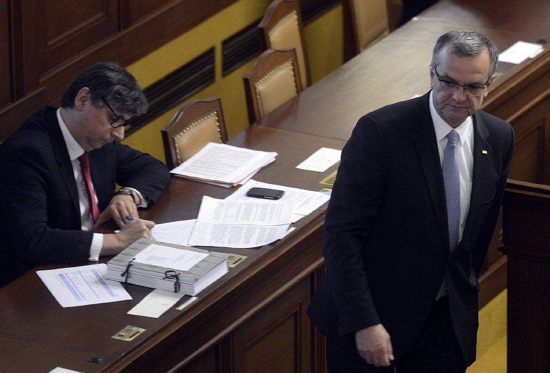 Jan Fischer a Miroslav Kalousek ve sněmovně při projednávání rozpočtu. Jan Fischer a Miroslav Kalousek ve sněmovně při projednávání rozpočtu.