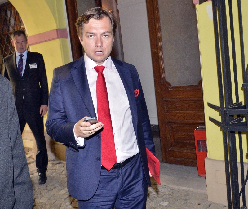 Exposlanec Michal Babák zakládá novou stranu Republika. Exposlanec Michal Babák zakládá novou stranu Republika.