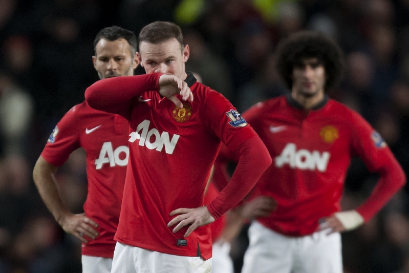 Smutní hráči United po minulém zápase, nyní je krize ještě hlubší.