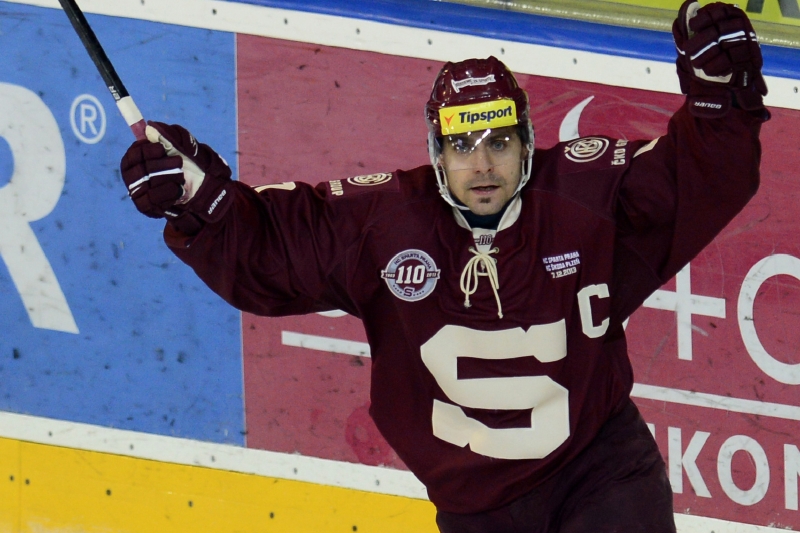 Utkání 29. kola hokejové extraligy: HC Sparta Praha - HC Škoda Plzeň, 7. prosince v Praze. Autor třetího gólu Sparty Tomáš Rolinek se raduje. Utkání 29. kola hokejové extraligy: HC Sparta Praha - HC Škoda Plzeň, 7. prosince v Praze. Autor třetího gólu Sparty Tomáš Rolinek se raduje.