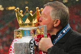 Legendární manažer Sir Alex Ferguson oznámil odchod do důchodu poté, co si jeho Manchester United zajistil jistotu zisku 20. titulu anglického šampiona.
