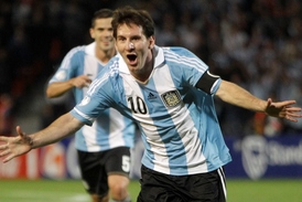 Počtvrté v řadě vyhrál prestižní ocenění Zlatý míč pro nejlepšího fotbalistu Lionel Messi, čímž překonal další rekord