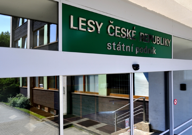Budova generálního ředitelství státního podniku Lesy České republiky v Hradci Králové.