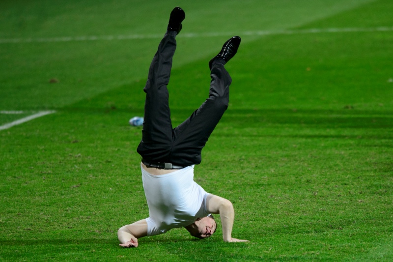 Pavel Vrba při oslavném kotoulu.