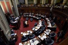 Senát zákon podpořil poměrem 16 ku 13 hlasům.