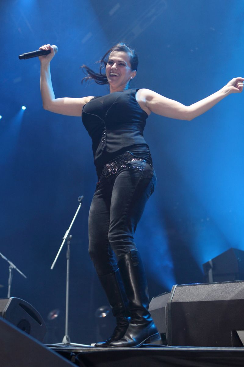Marta Jandová má opravdu naditý dekolt.