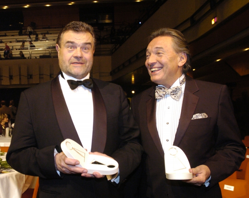 Skladatel Karel Svoboda (vlevo) a zpěvák Karel Gott. Skladatel Karel Svoboda (vlevo) a zpěvák Karel Gott.