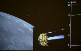 Čchang-e 3 na obrazovce v Pekingském Aerospace Control Center.