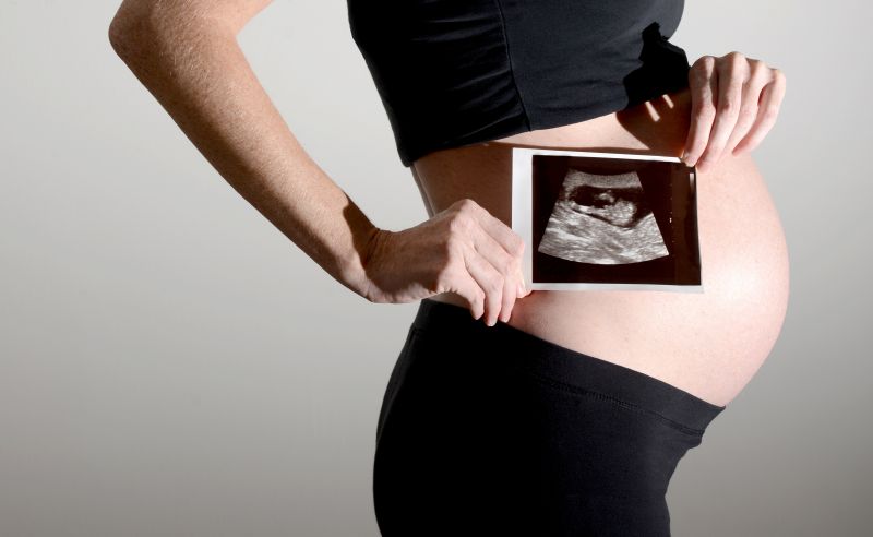Dvaaosmdesátiletá žena byla v době, kdy plod zemřel, těhotná 32 týdnů (ilustrační foto). Dvaaosmdesátiletá žena byla v době, kdy plod zemřel, těhotná 32 týdnů (ilustrační foto).