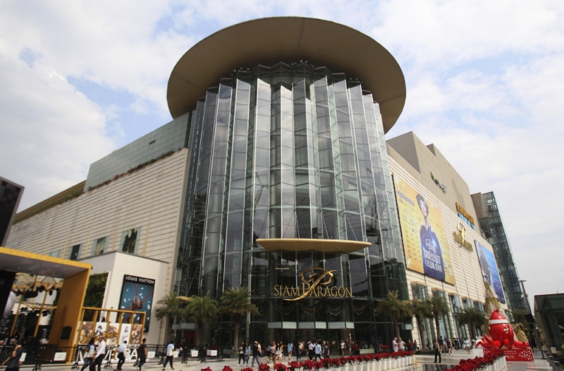 Nákupní centrum Siam Paragon v Bangkoku. Nákupní centrum Siam Paragon v Bangkoku.