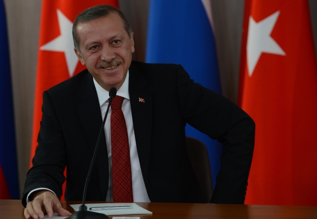 Odvolání policistů je nejspíš Erdoganovou odpovědí na úterní zatýkání synů ministrů. Odvolání policistů je nejspíš Erdoganovou odpovědí na úterní zatýkání synů ministrů.