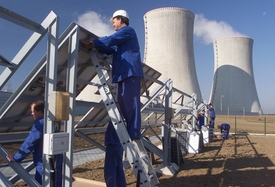 První česká fotovoltaická elektrárna firmy ČEZ v areálu Jaderné elektrárny Dukovany.