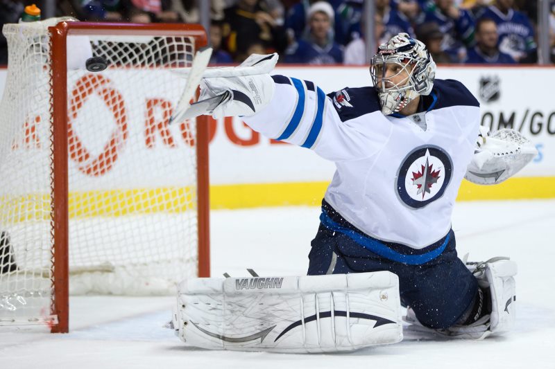 Brankář Ondřej Pavelec zneškodnil v nedělním utkání NHL 23 z 25 střel, porážku Winnipegu na ledě Vancouveru 1:2 ale neodvrátil.