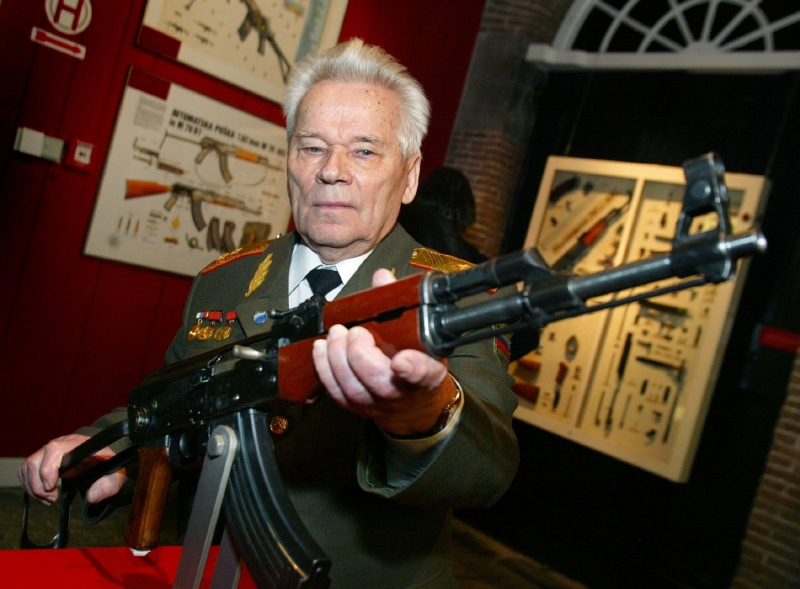 Kalašnikov jako čestný host na výstavě o AK-47 v Nizozemí roku 2007.