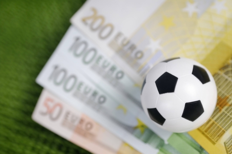 Fotbal a Peníze (Ilustrační foto).