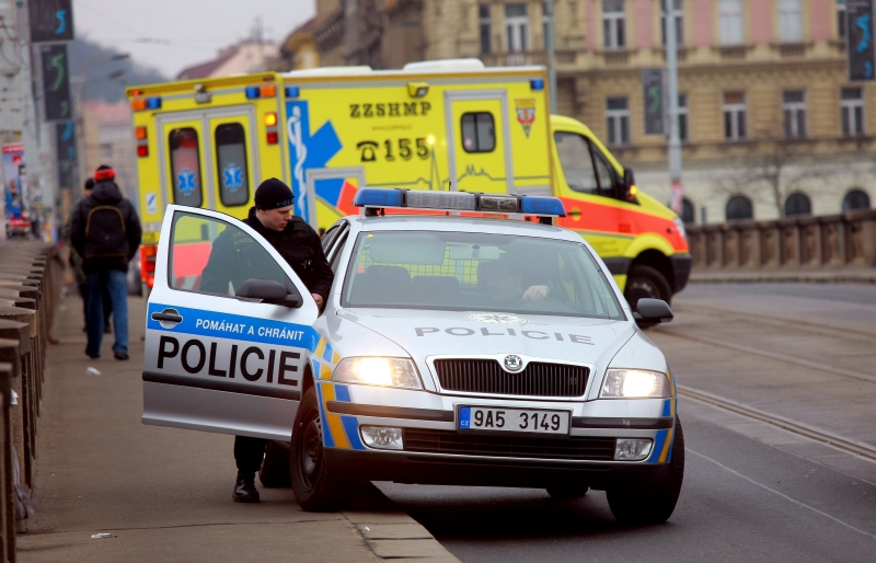 Plynu se nadýchala pražská rodina i dva zasahující policisté (ilustrační foto).
