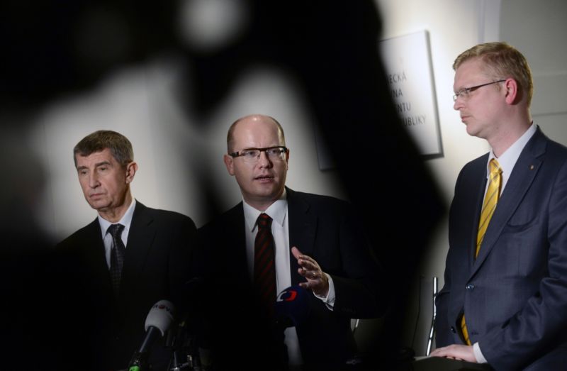 Lídři stran budoucí koalice, zleva Andrej Babiš, Bohuslav Sobotka a Pavel Bělobrádek.