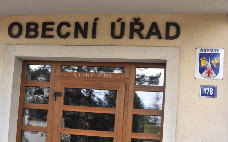 Odměny se zvýší i starostům malých obcí, kteří se funkci věnují vedle svého zaměstnání (ilustrační foto). Odměny se zvýší i starostům malých obcí, kteří se funkci věnují vedle svého zaměstnání (ilustrační foto).