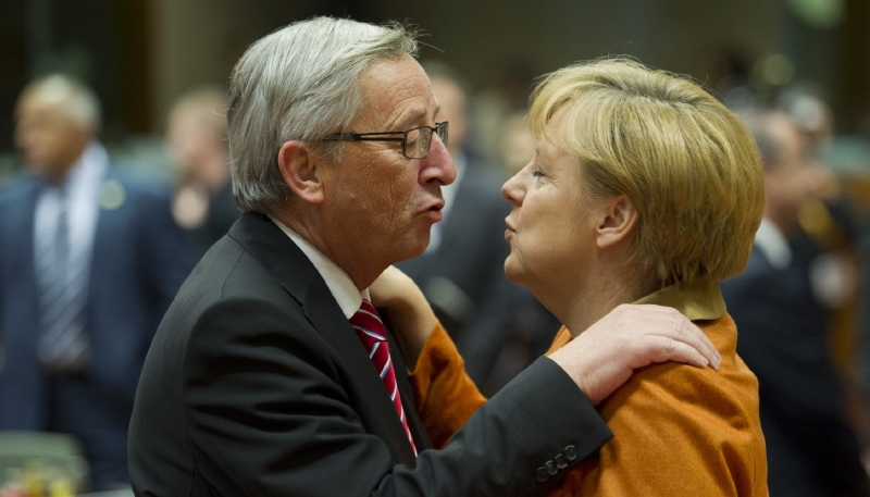 Mucky, mucky... Merkelová a Juncker - bejvávalo.