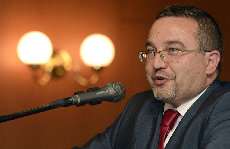 Jedním ze tří "provinilých"poslanců je Josef Dobeš (VV).