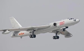 Čínský bombardér H-6K.