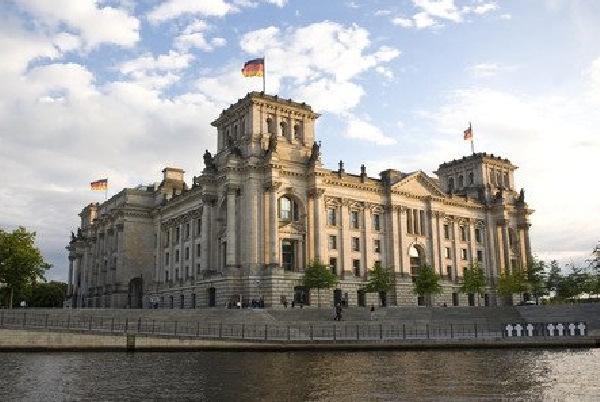 Německý Říšský sněm - sídlí v něm Bundestag.