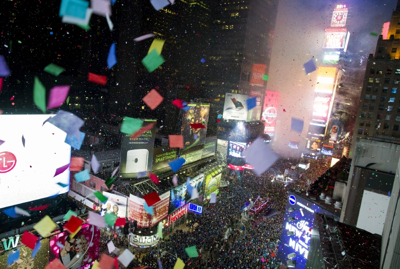 Na Times Square v New Yorku přivítal rok 2014 dav, který podle odhadů mohl čítat až milion lidí. Na Times Square v New Yorku přivítal rok 2014 dav, který podle odhadů mohl čítat až milion lidí.