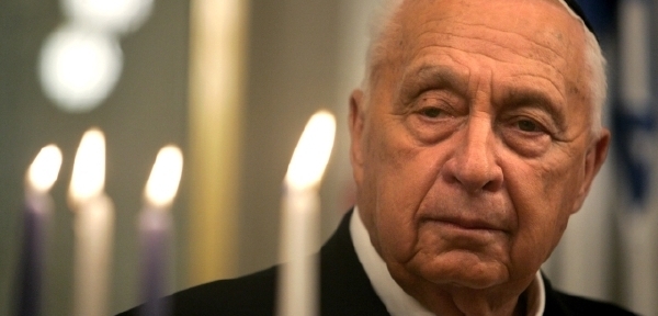 Šaron krátce předtím, než upadl do kómatu.