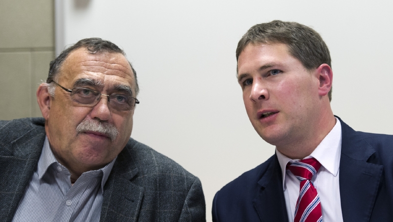 Historik Adrian Portmann von Arburg (napravo) a člen vědecké rady, historik Zdeněk Beneš (vlevo). Historik Adrian Portmann von Arburg (napravo) a člen vědecké rady, historik Zdeněk Beneš (vlevo).