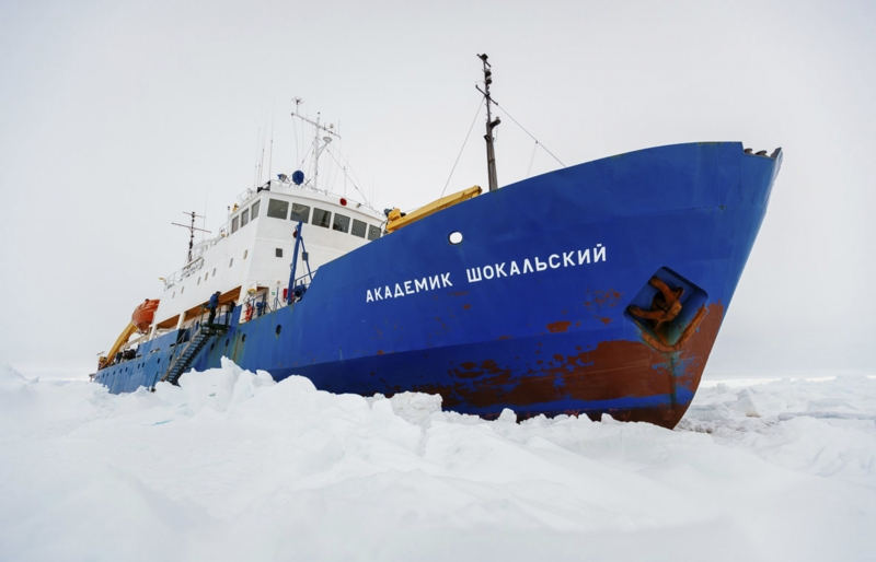 Uvízlý Akademik Šokalskij. Uvízlý Akademik Šokalskij.
