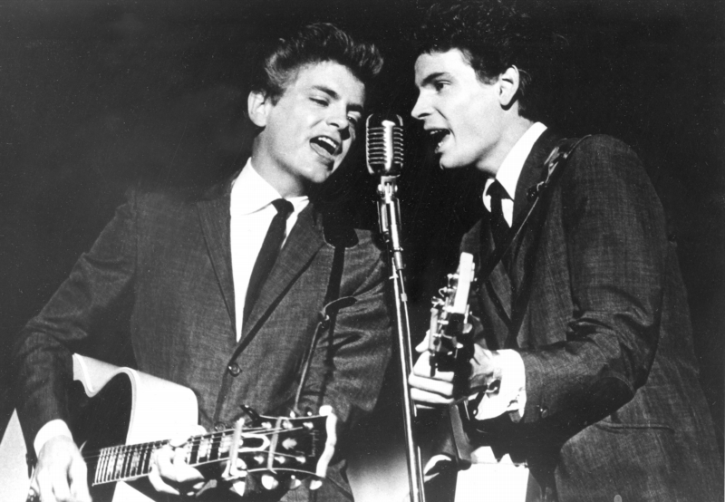 Duo The Everly Brothers, Don (vlevo) a Phil. Snímek z roku 1964. Duo The Everly Brothers, Don (vlevo) a Phil. Snímek z roku 1964.