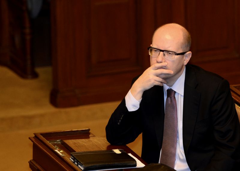 Bohuslav Sobotka si proti sobě popudil některé hejtmany. Bohuslav Sobotka si proti sobě popudil některé hejtmany.