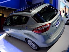 Ford C-Max má být poháněn převážně solární energií.