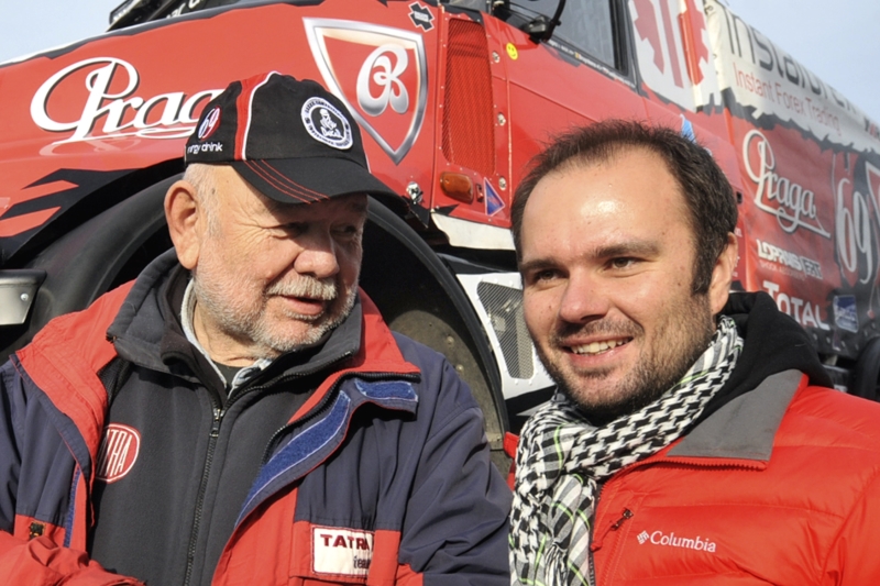 Karel Loprais se synovcem Alešem. Karel Loprais se synovcem Alešem.