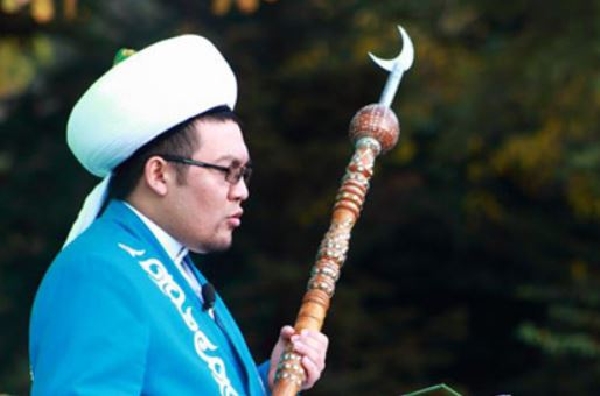 Provinilý muftí hodil ručník do ringu.