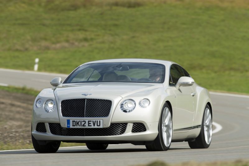 Bentley Continental GT Speed byl jedním z modelů, které se o rekord zasloužiy.