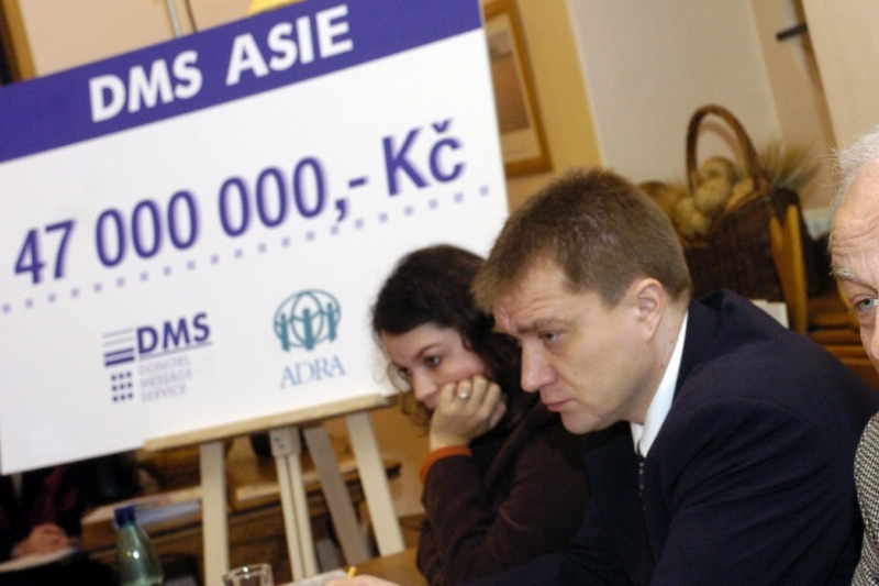 Češi loni na DMS zprávách darovali přes 35 milionů korun.