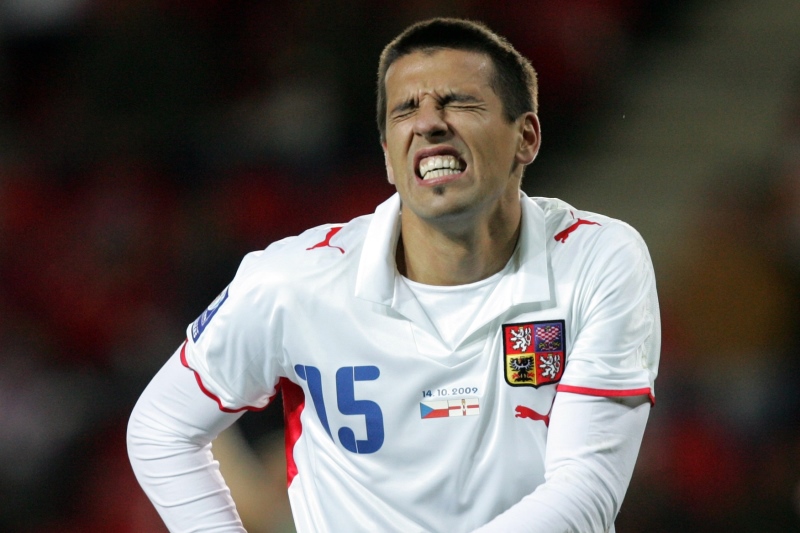 Fotbalista Milan Baroš se v pondělí v Praze podrobí operaci levého kolena. Fotbalista Milan Baroš se v pondělí v Praze podrobí operaci levého kolena.