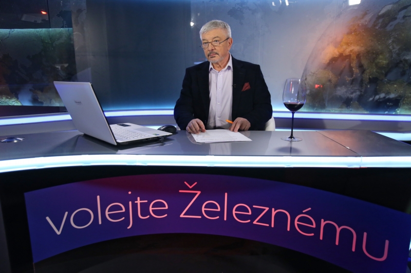 Vladimír Železný odpovídá na dotazy diváků.