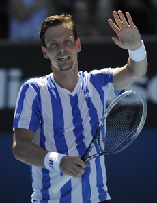 Tomáš Berdych v netradičním pruhovaném tričku.