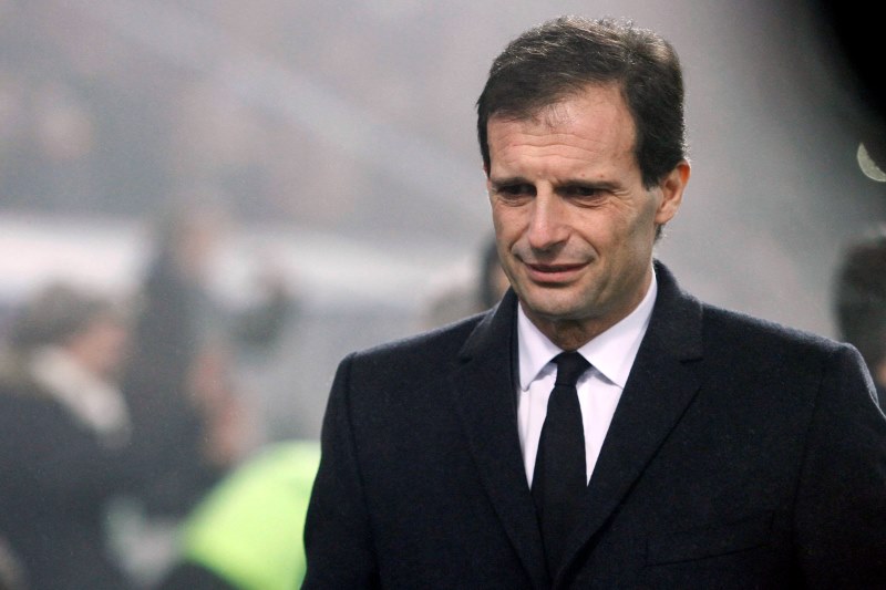 Od fotbalistů AC Milán byl den po prohře 3:4 s nováčkem italské ligy Sassuolem odvolán trenér Massimiliano Allegri. Od fotbalistů AC Milán byl den po prohře 3:4 s nováčkem italské ligy Sassuolem odvolán trenér Massimiliano Allegri.