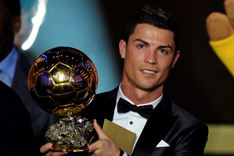 Cristiano Ronaldo získal vysněný Zlatý míč.