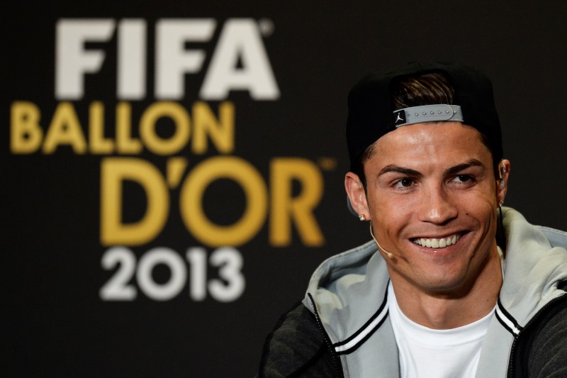 Nejlepší fotbalista světa za rok 2013 Cristiano Ronaldo přiznal, že v létě zvažoval návrat z Realu Madrid do Manchesteru United. 