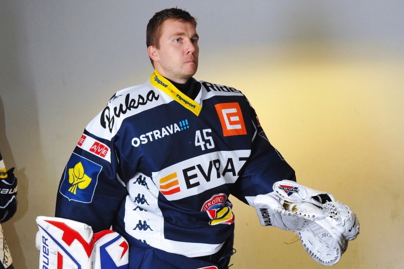 Hokejisty extraligové Sparty posílí brankář Roman Málek, který dosud působil ve Vítkovicích. 