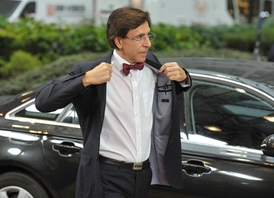 Elio Di Rupo jako Kim Čong-un?