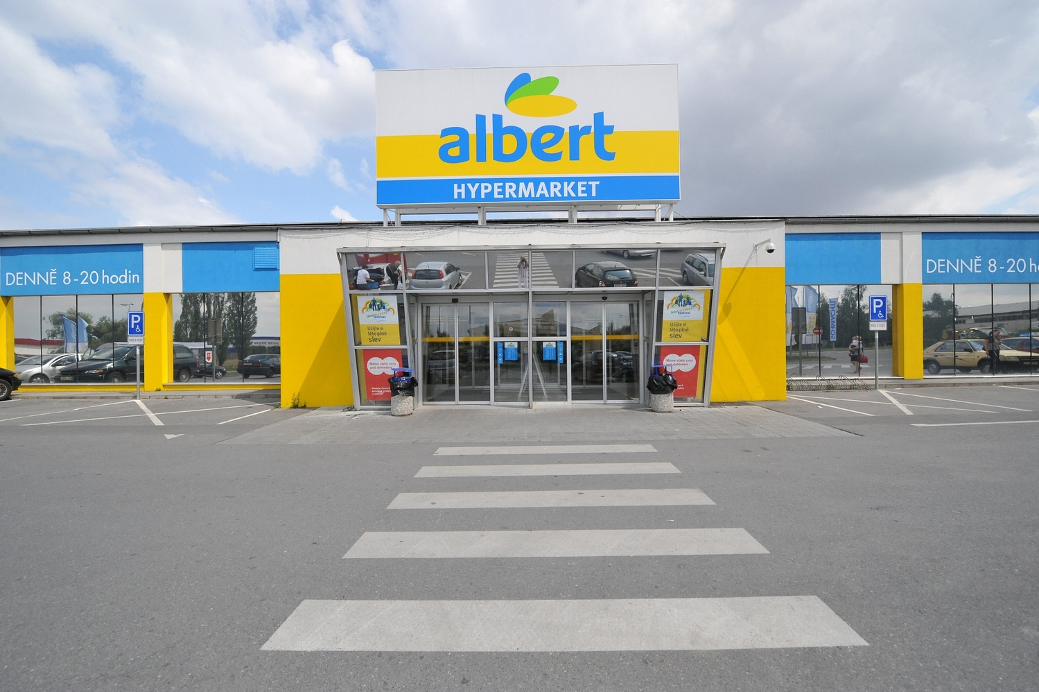 Albert hypermarket.