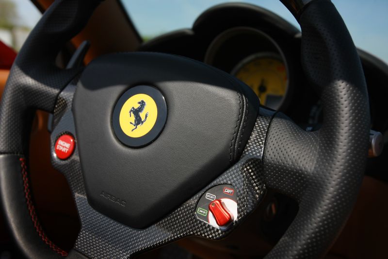 Největší zaznamenané padělání vozidel se týká značky Ferrari.