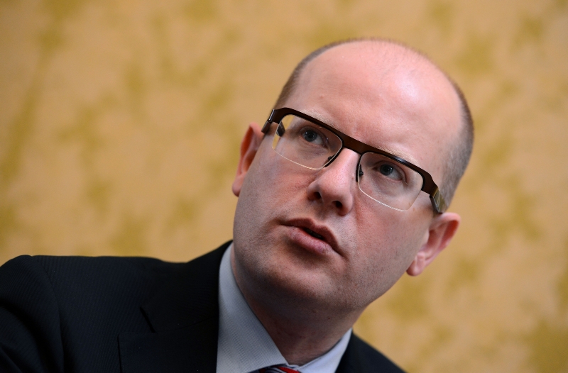Čerstvý premiér Bohuslav Sobotka má smělé plány, ale důvěru malou.
